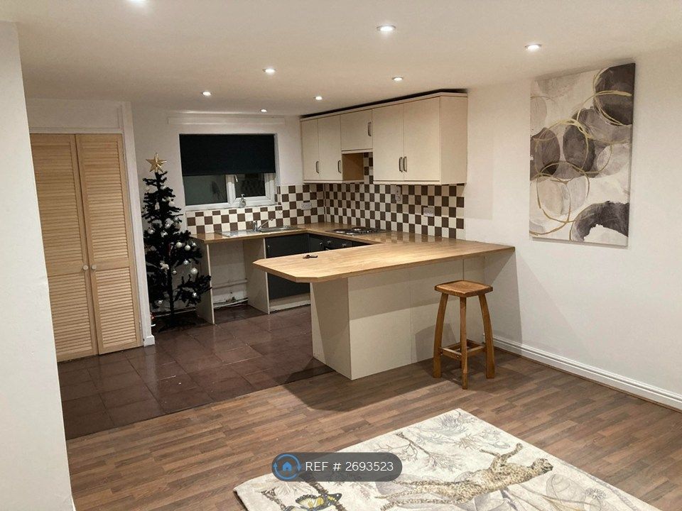 Property photo 3 of 7 Kitchen