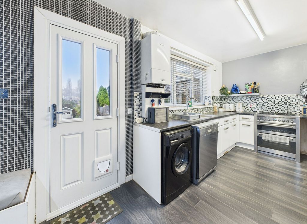 Property photo 3 of 11 Dining Kitchen