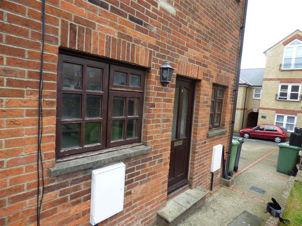 Property photo 2 of 8