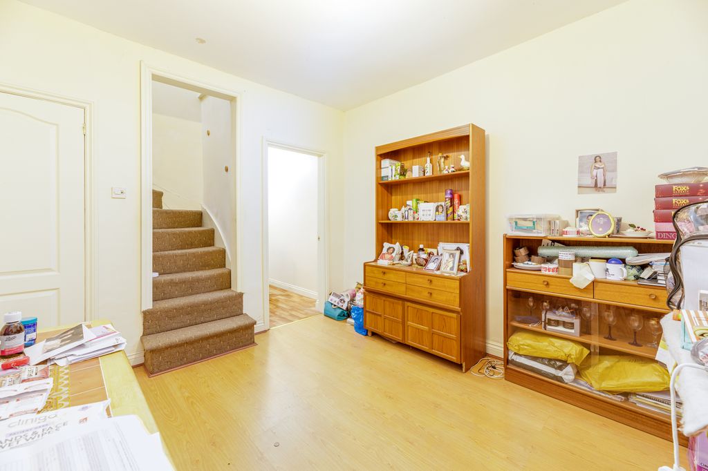 Property photo 3 of 13 03