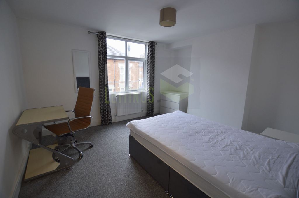 Property photo 1 of 7 Photo 3