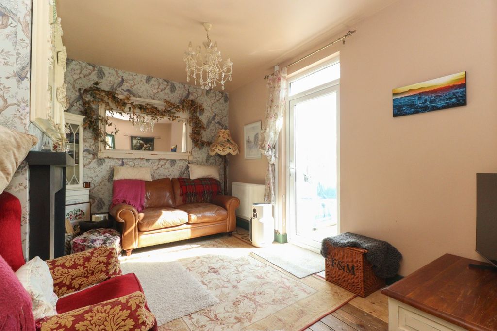 Property photo 3 of 11 Picture 3