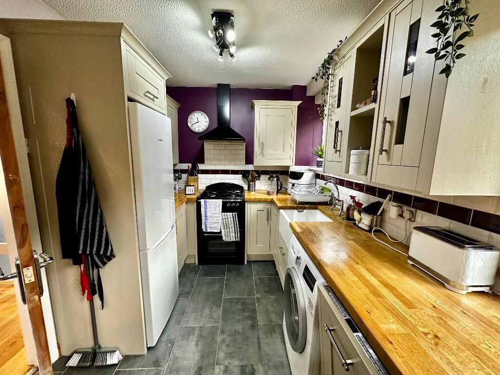 Property photo 3 of 13 Kitchen