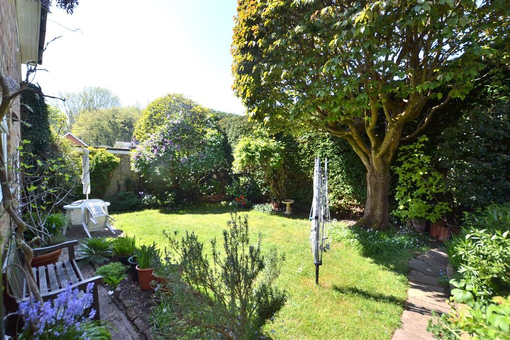 Property photo 2 of 19 Garden.Jpg