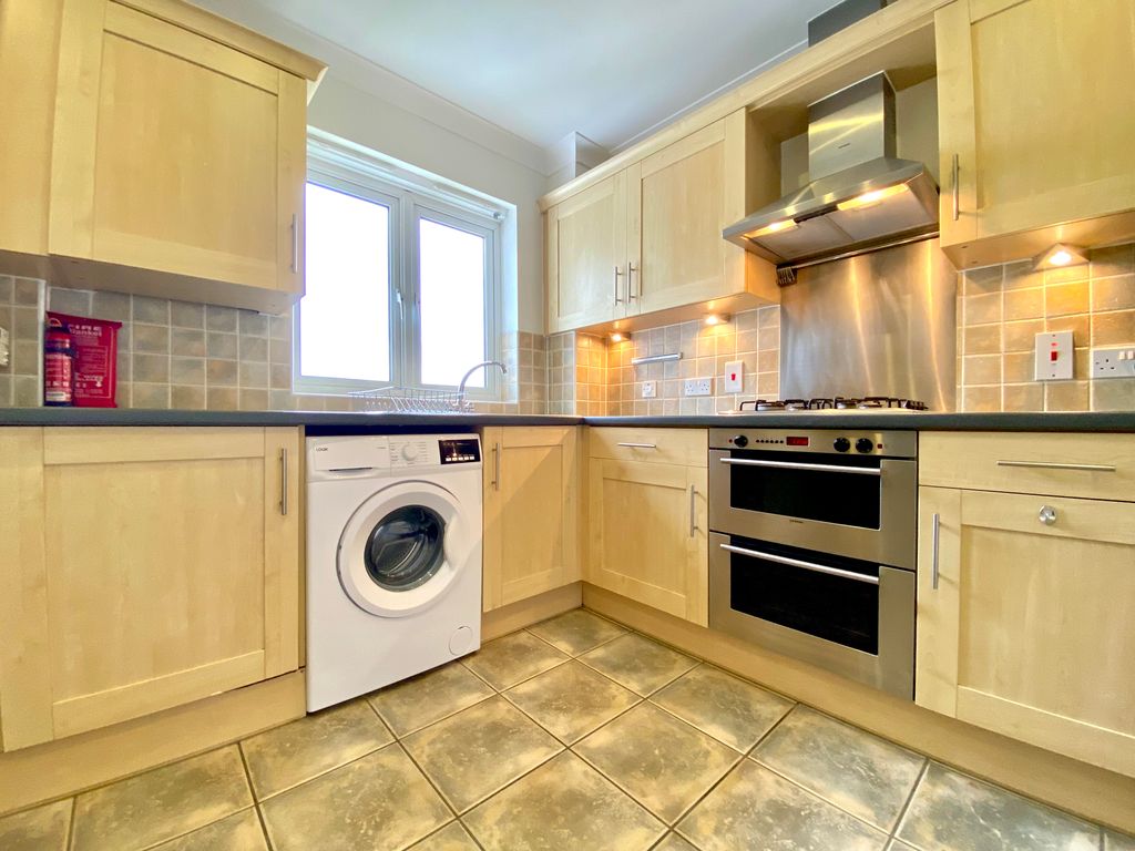 Property photo 3 of 8 Kitchen
