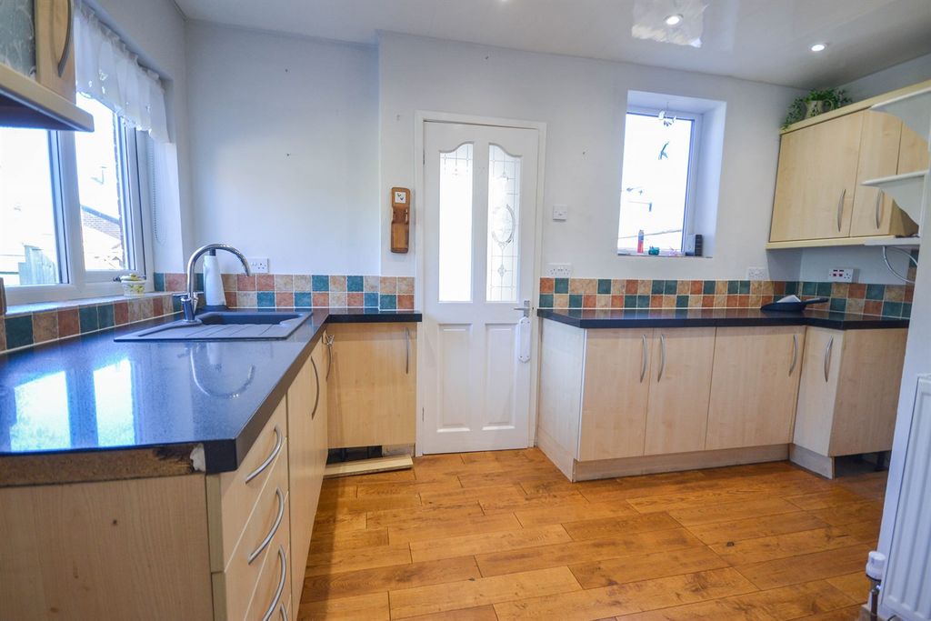 Property photo 3 of 16 Kitchen
