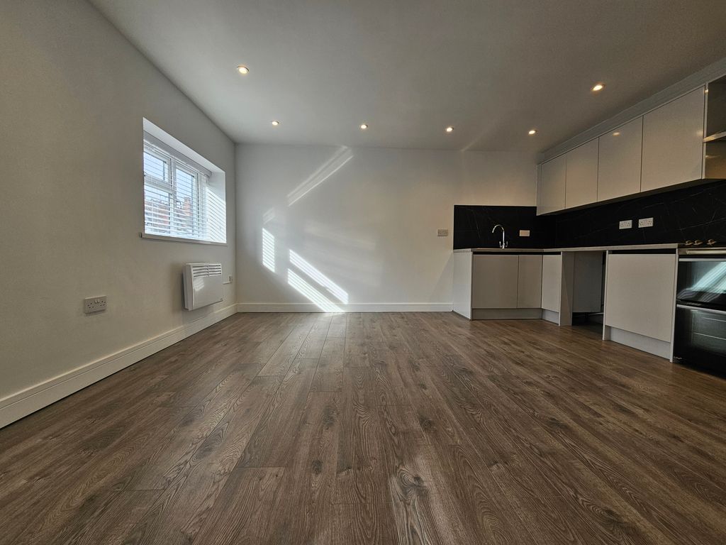 Property photo 2 of 28 Image