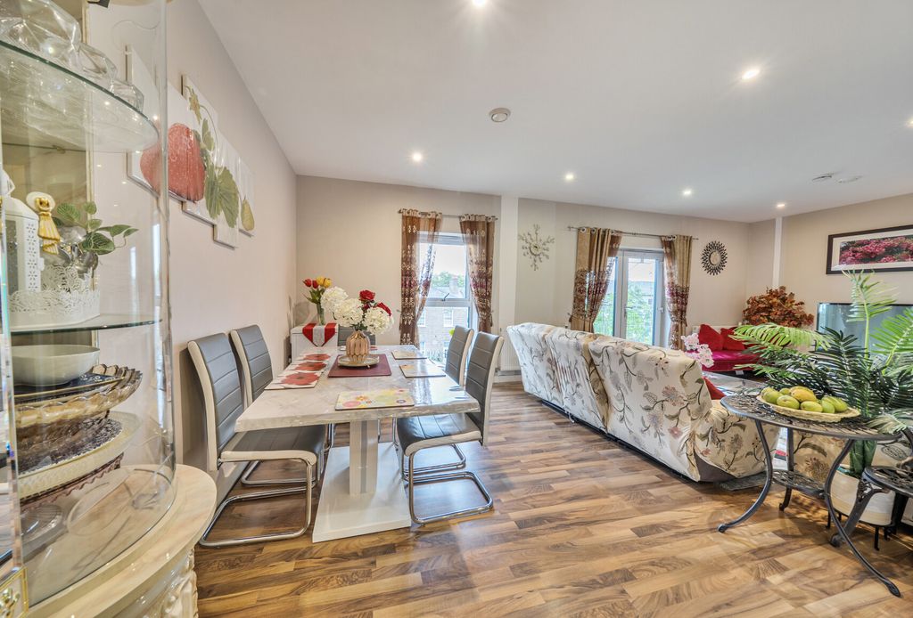 Property photo 3 of 16 1471676-8-6A26945...