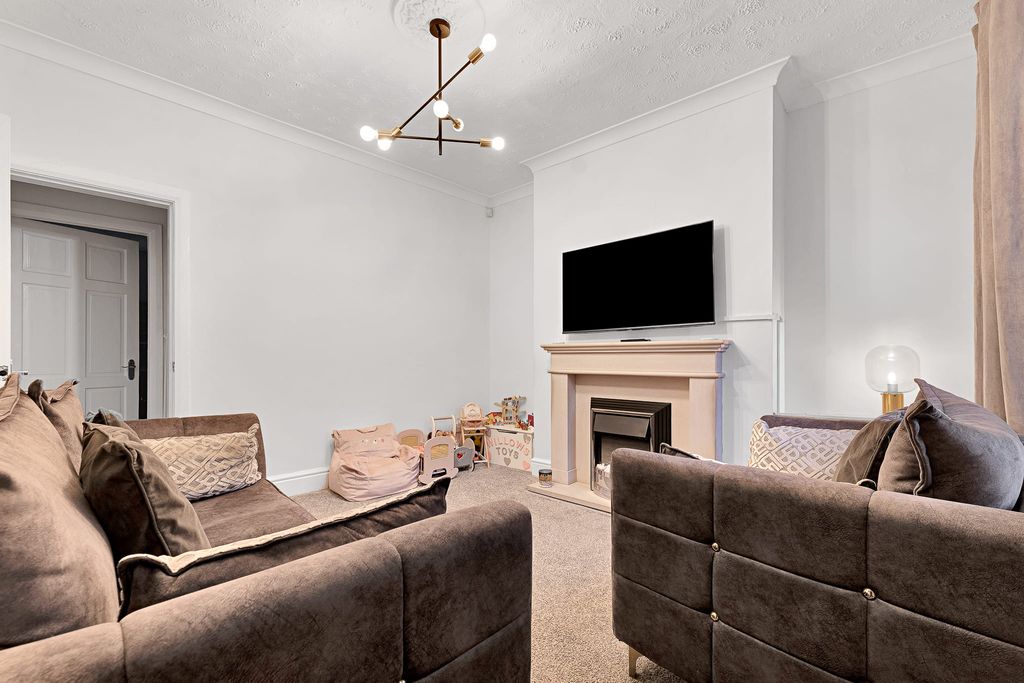 Property photo 2 of 16 P1698365_6_7_8