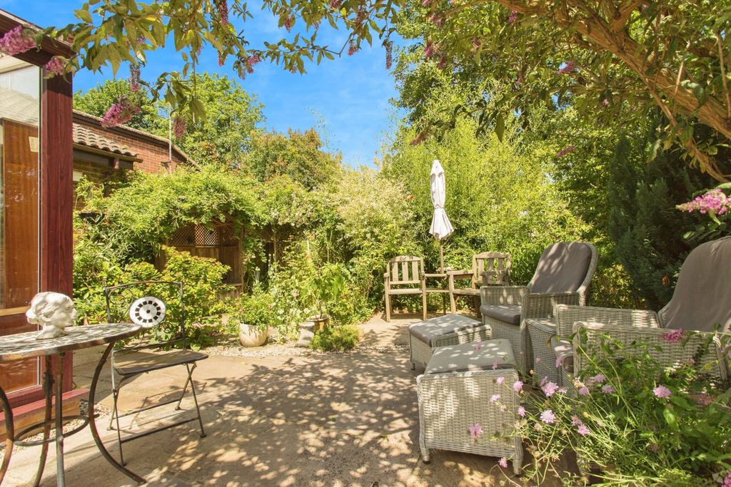 Property photo 2 of 17 Photo