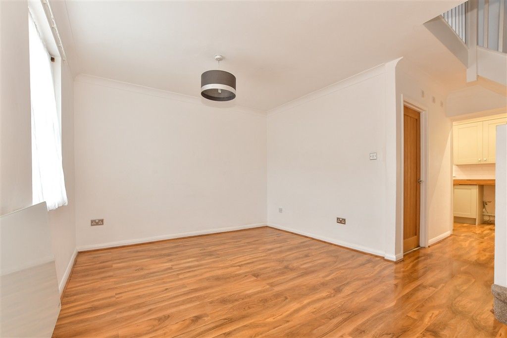 Property photo 2 of 7 Lounge