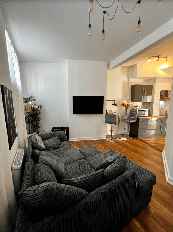 Property photo 3 of 9 Gallery