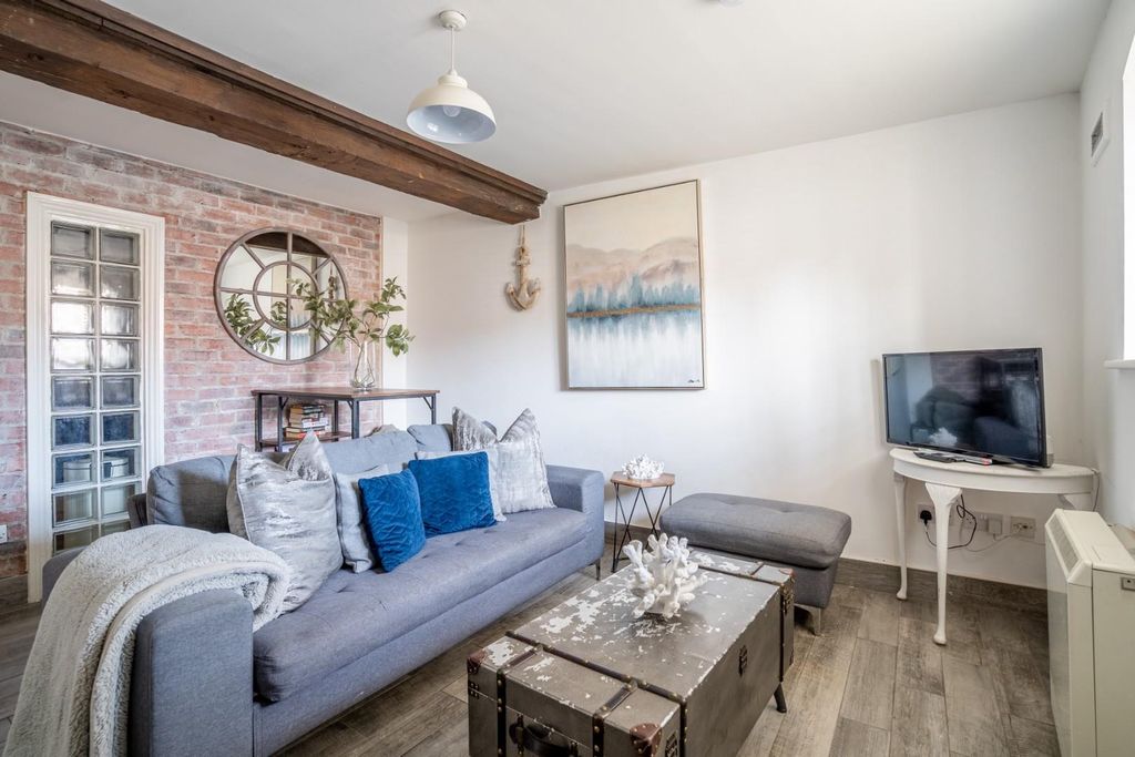 Property photo 3 of 16 Wq-16.Jpg