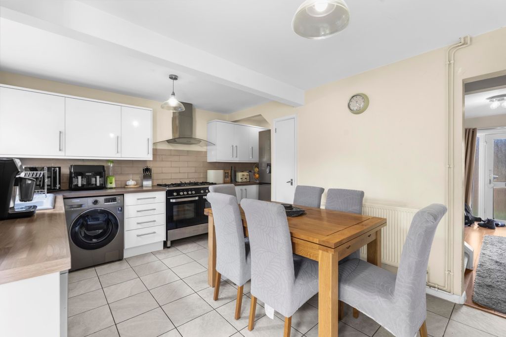 Property photo 2 of 20 5283513