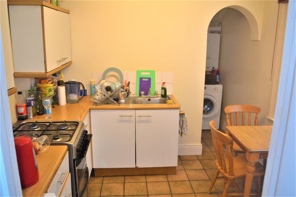 Property photo 3 of 9 Kitchen