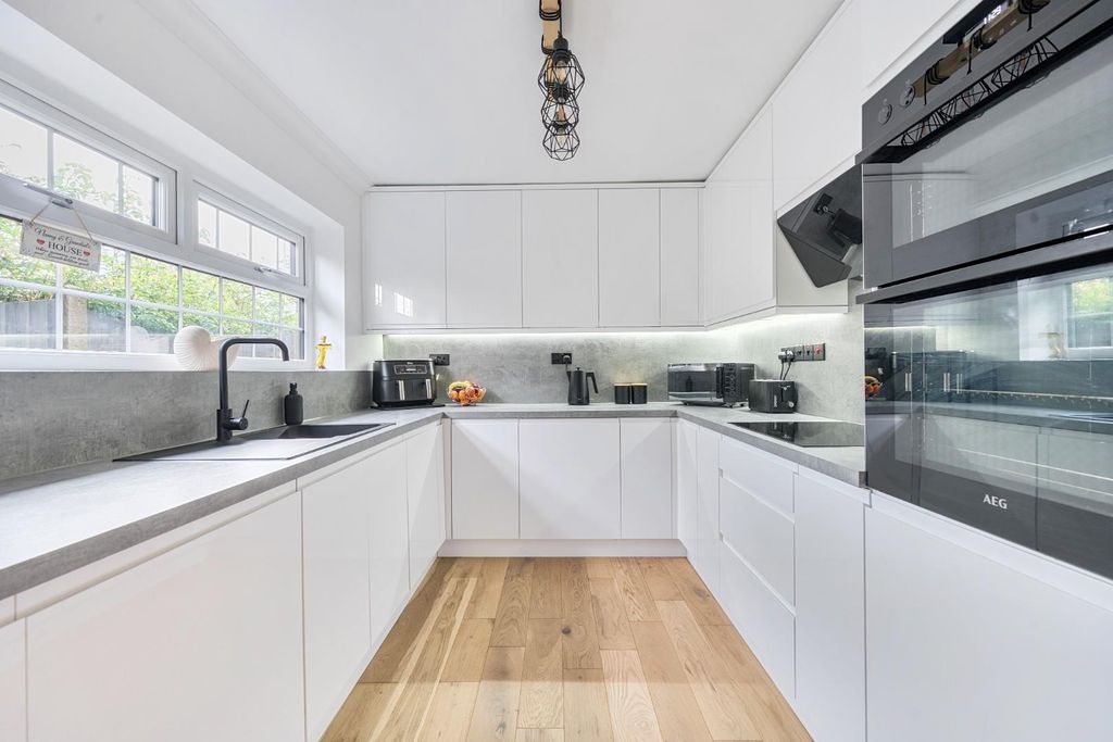 Property photo 2 of 25 1371208-6-68F6303E3F5A1.Jpg