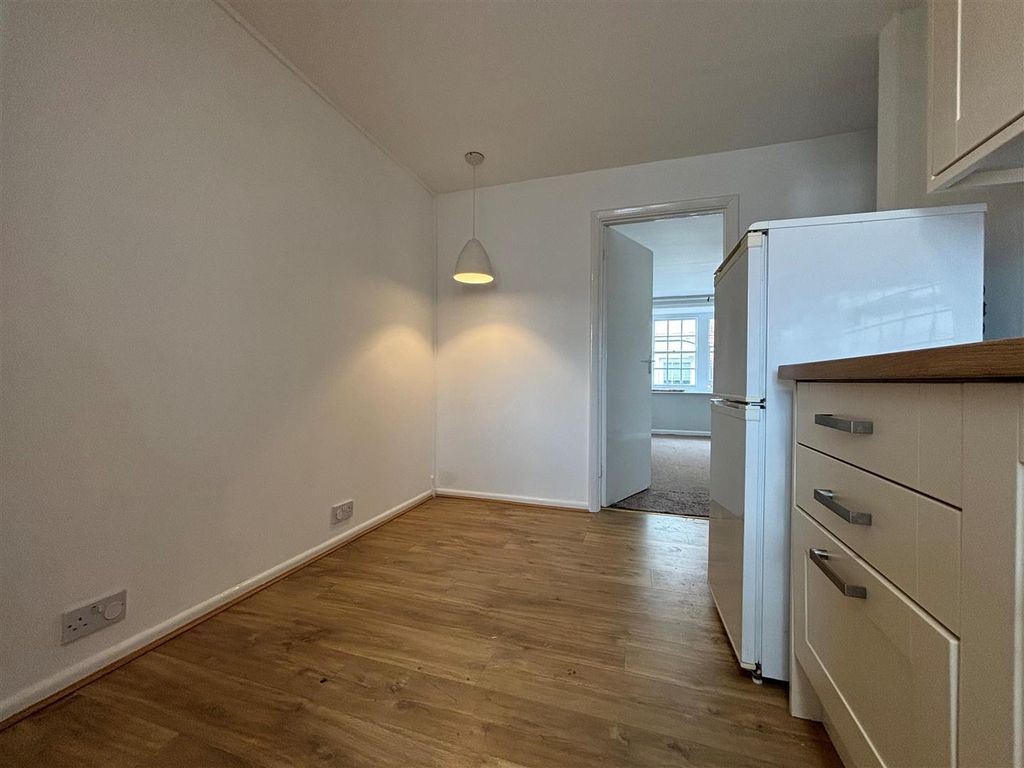 Property photo 3 of 8 Kitchen/Diner