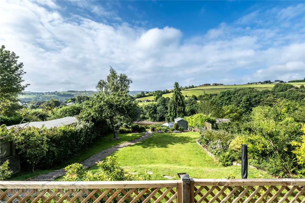 Property photo 2 of 39 Gardens