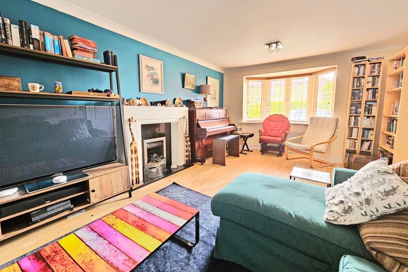 Property photo 2 of 14 Lounge