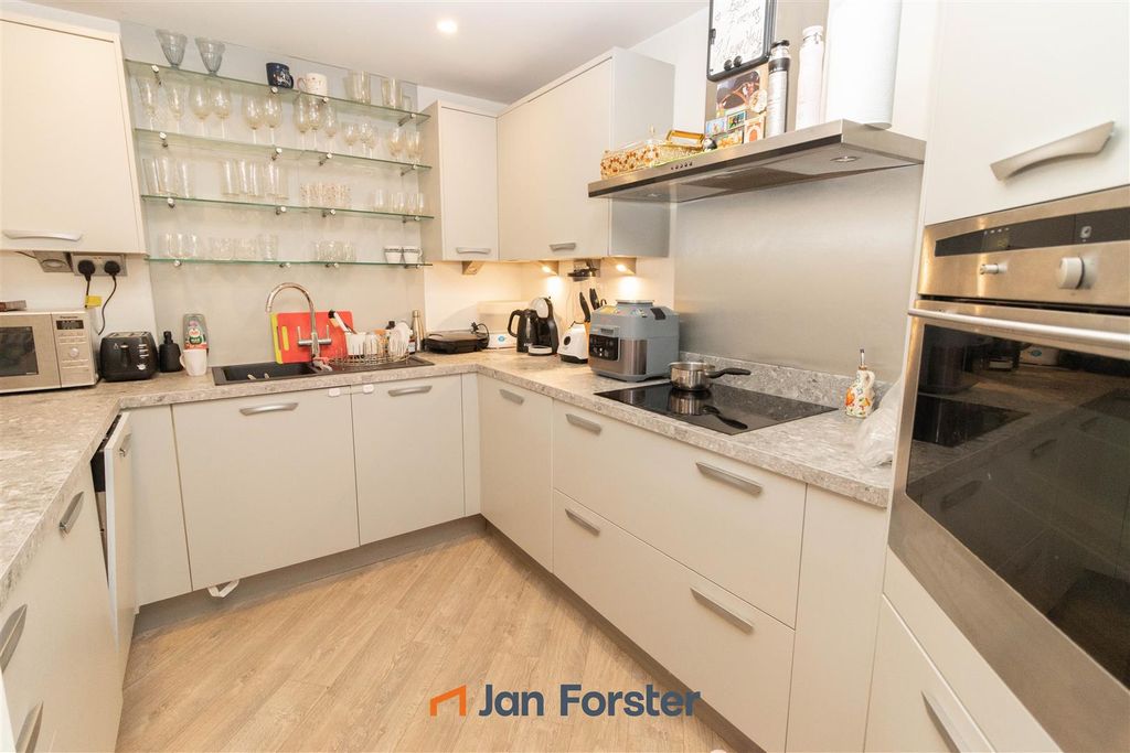 Property photo 3 of 12 Kitchen