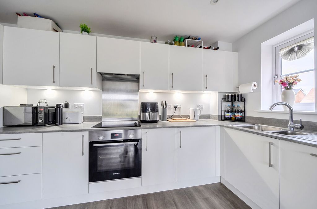 Property photo 2 of 12 1439317-17-69Deb8...