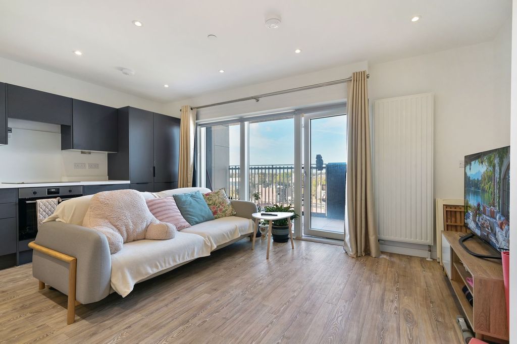 Property photo 2 of 11 Reception