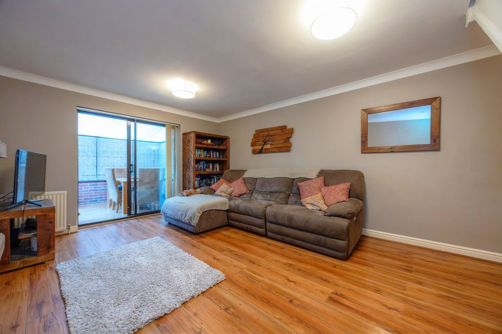 Property photo 3 of 18