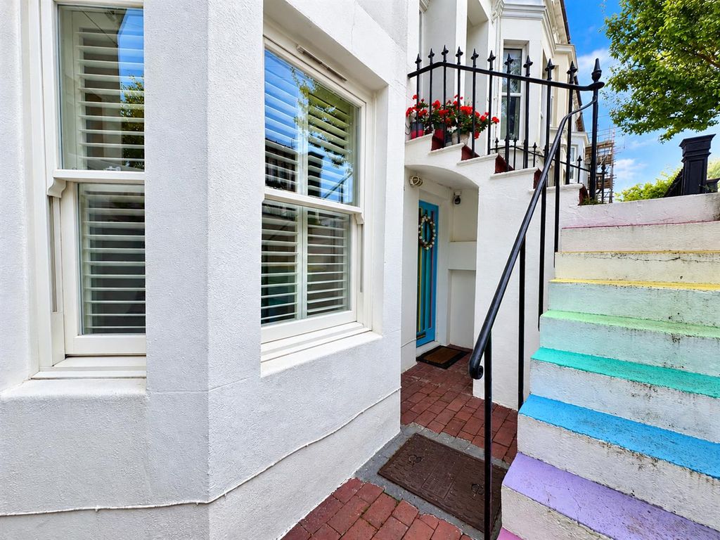 Property photo 1 of 20 219.Png