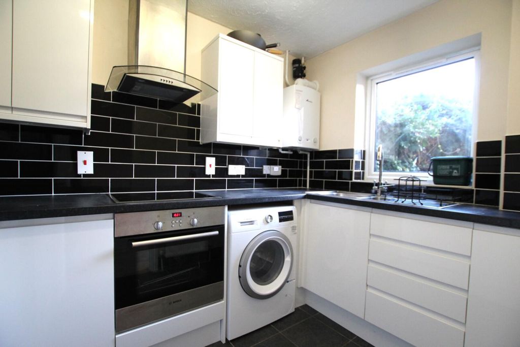 Property photo 3 of 8 Kitchen.Jpg