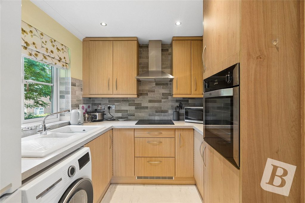 Property photo 3 of 12 Kitchen