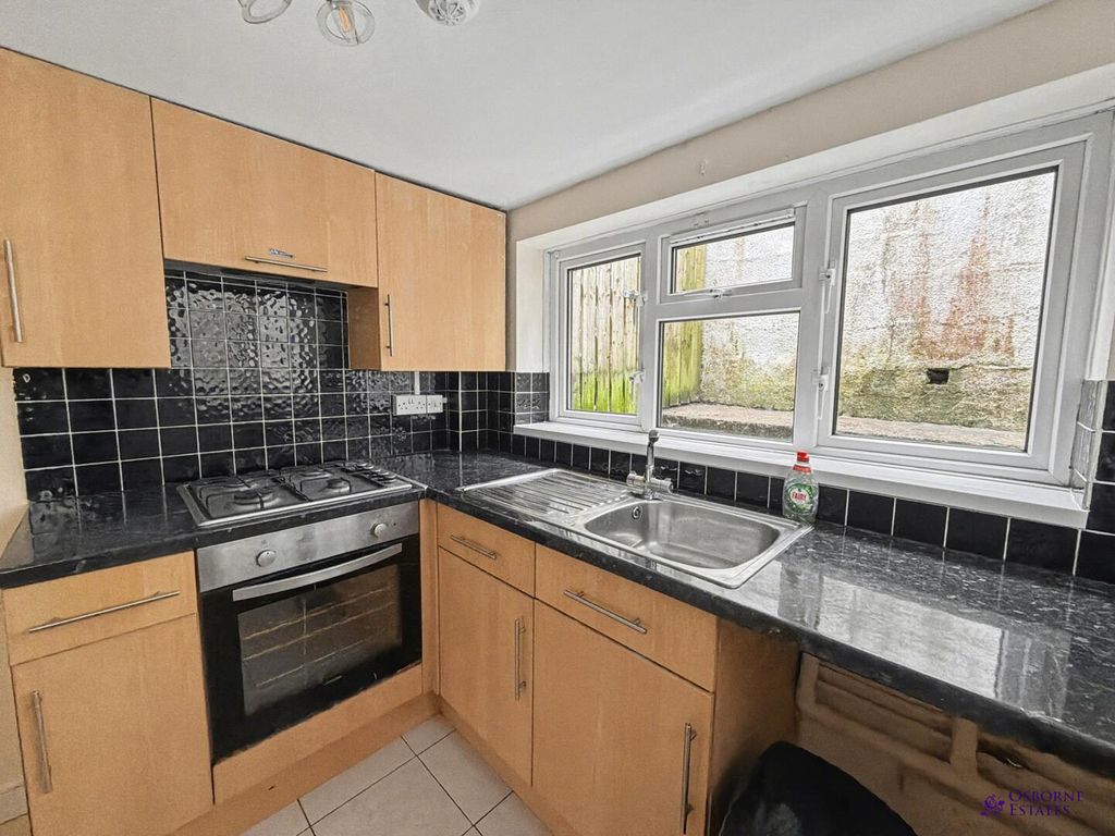 Property photo 3 of 21 Kitchen