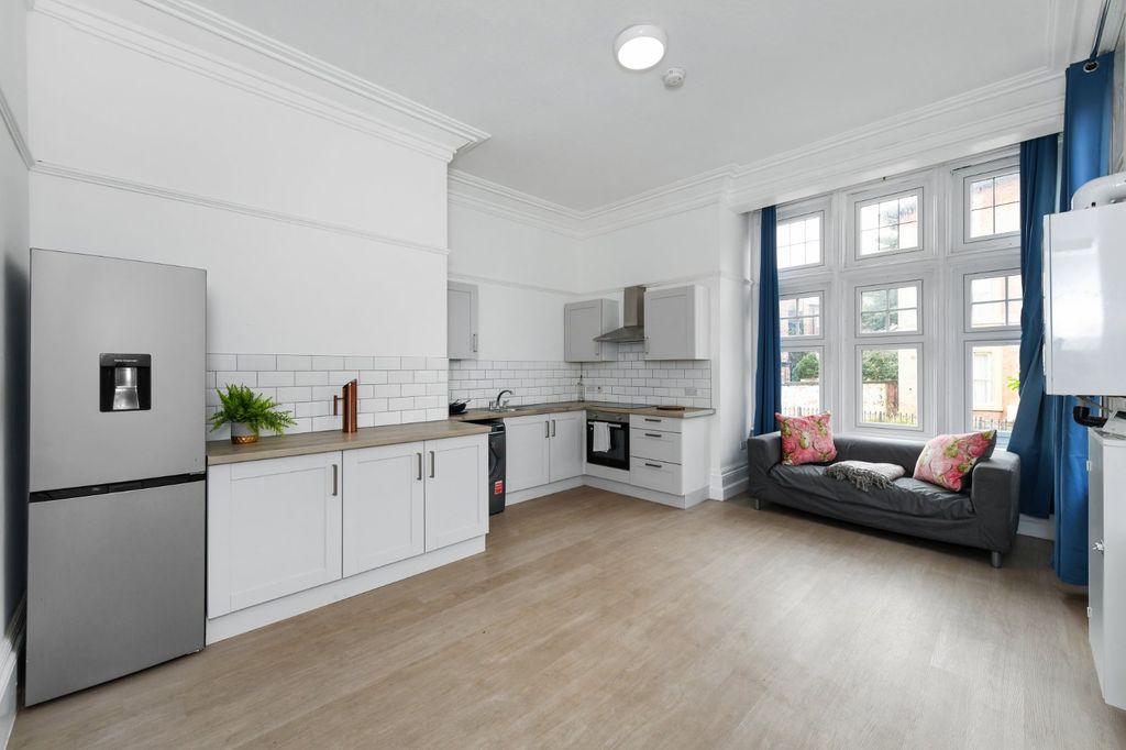 Property photo 2 of 7 Picture No. 10