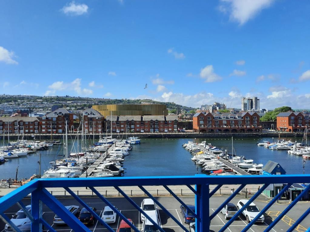 Property photo 2 of 8 Front Description 1