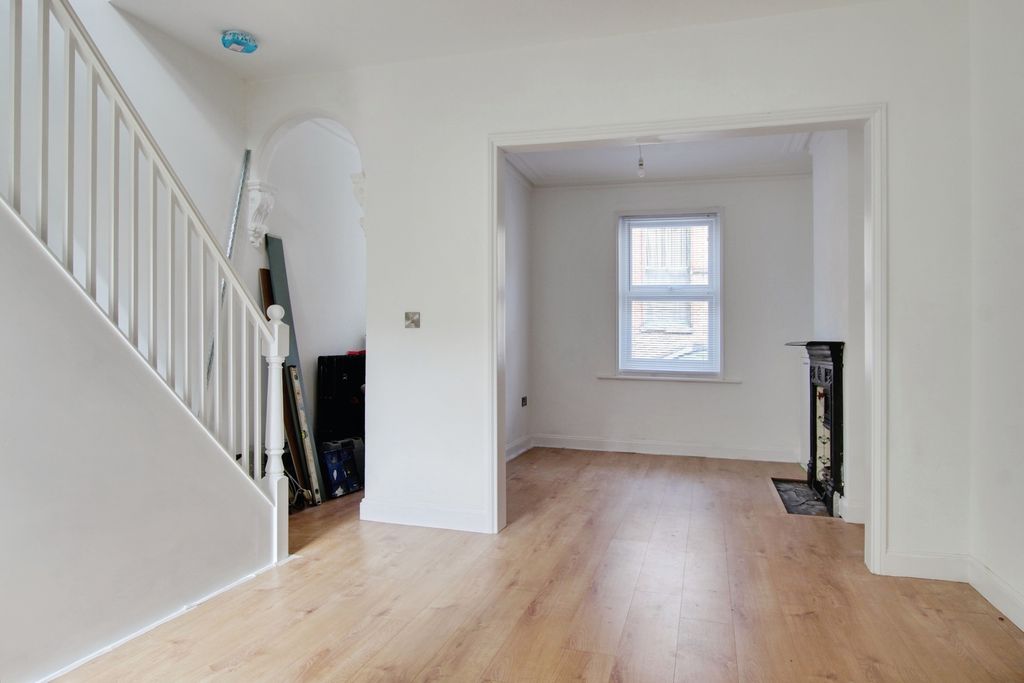 Property photo 2 of 16 Photo