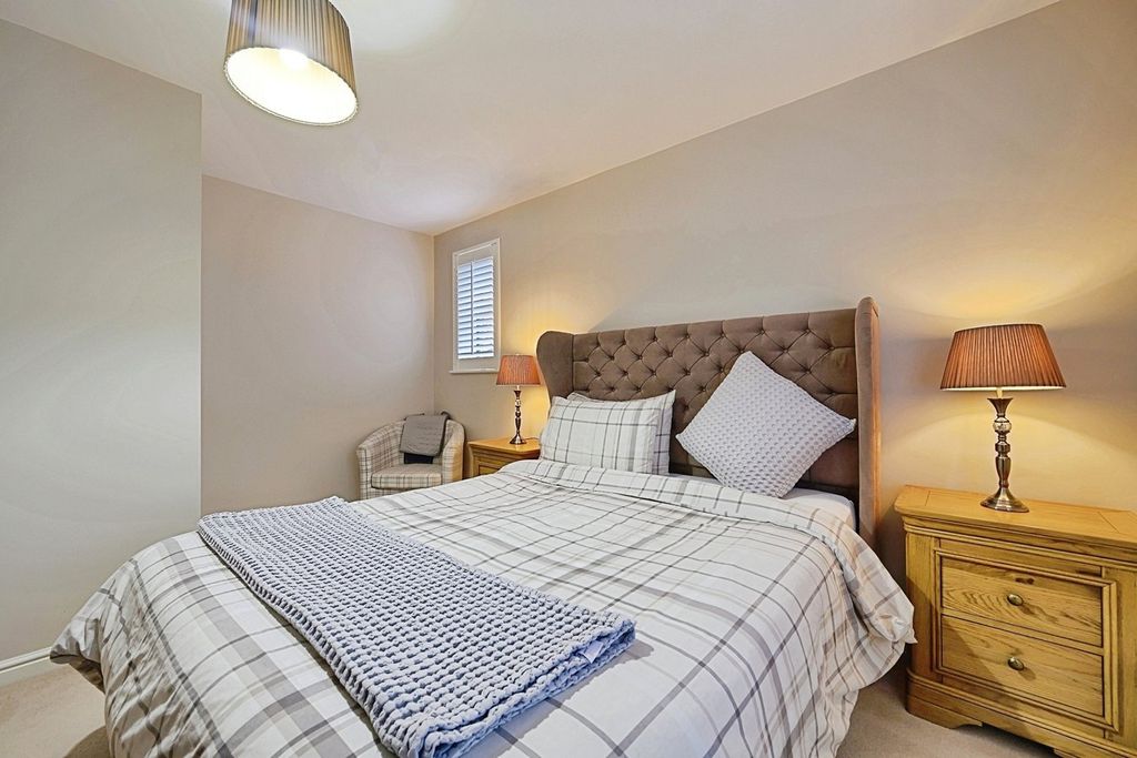 Property photo 3 of 28