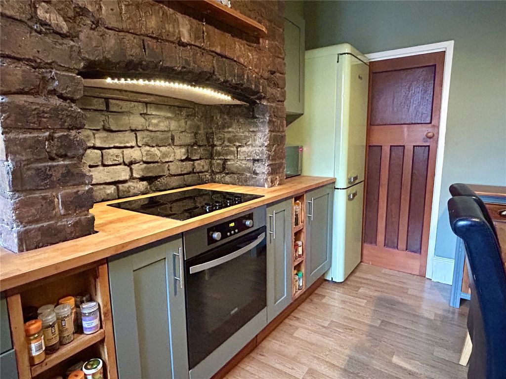 Property photo 2 of 21 Kitchen / Diner