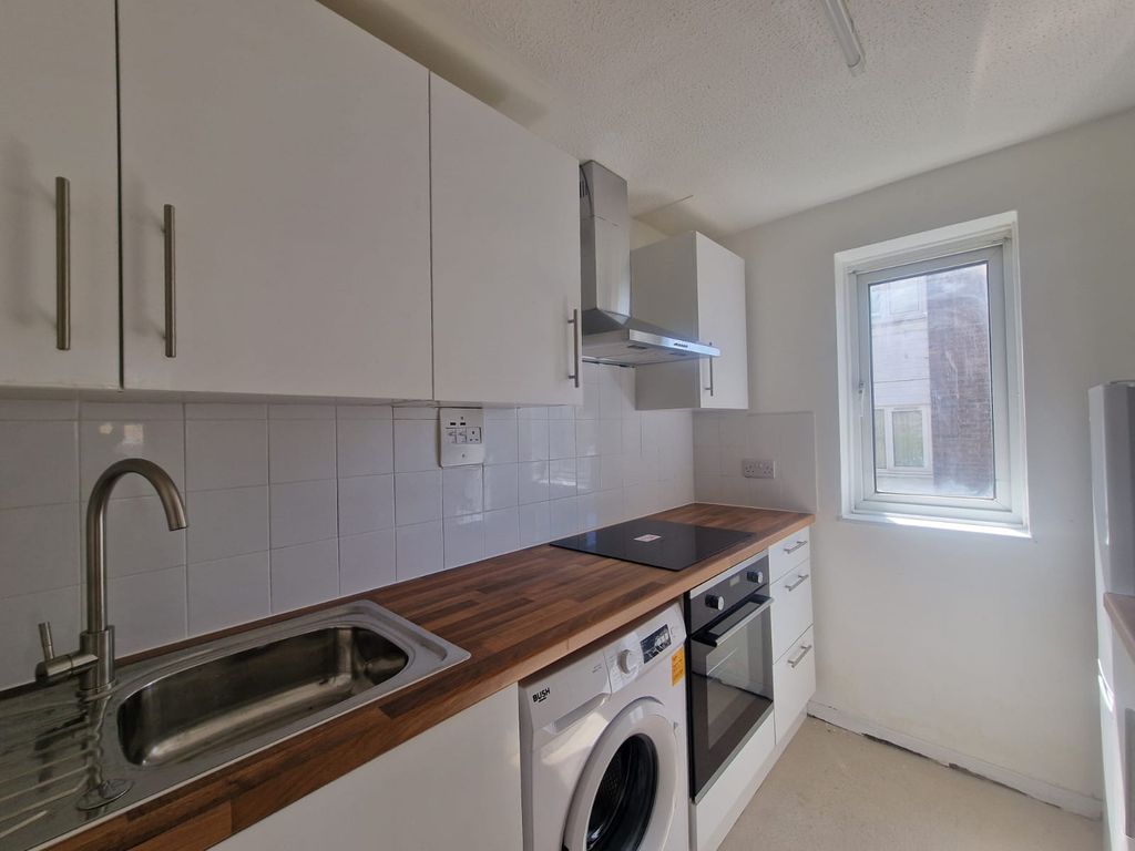 Property photo 2 of 6 Charles Crescent (4)
