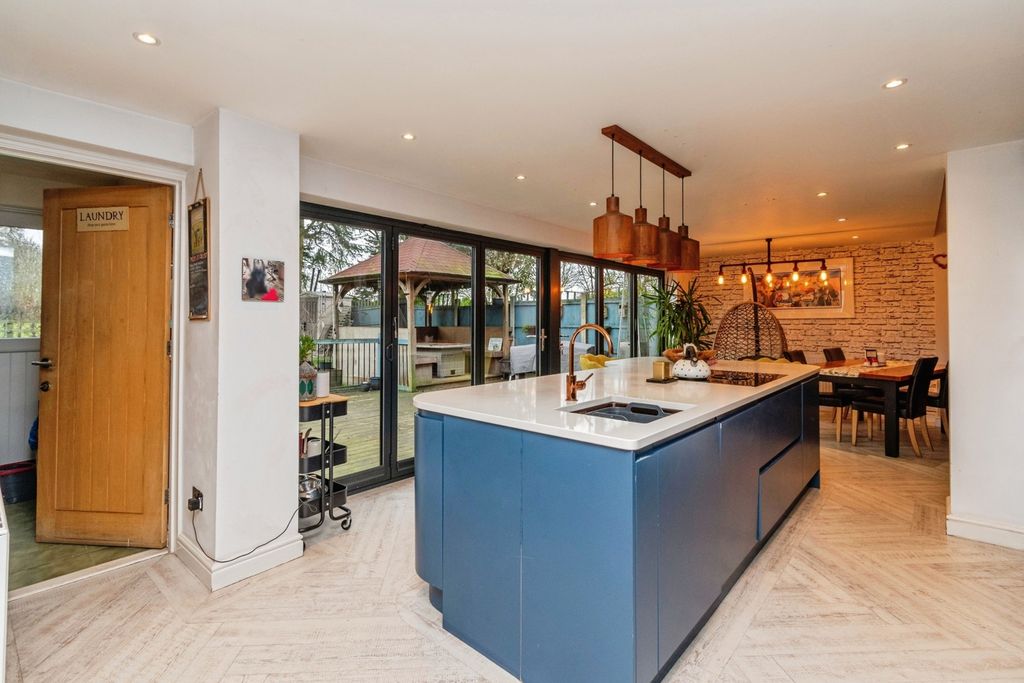 Property photo 3 of 20 Pbox-Img.Jpg