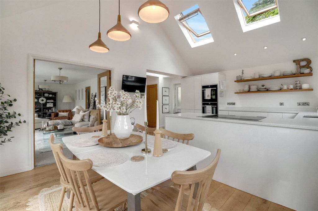 Property photo 3 of 38 Picture No. 18