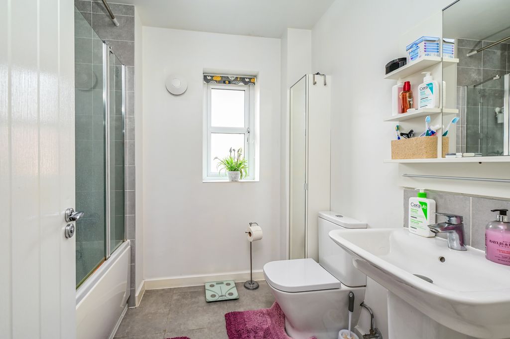 Property photo 2 of 3 6 Dragonfly Chase (3)