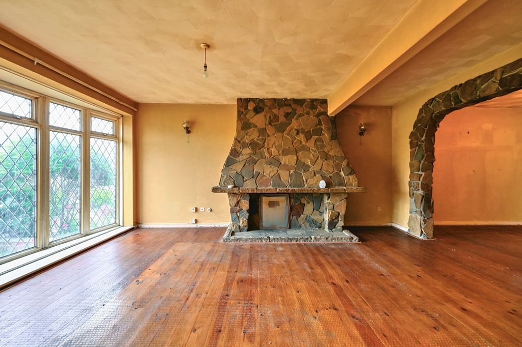 Property photo 2 of 21 Lounge