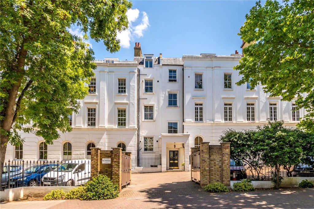 Property photo 2 of 11 External