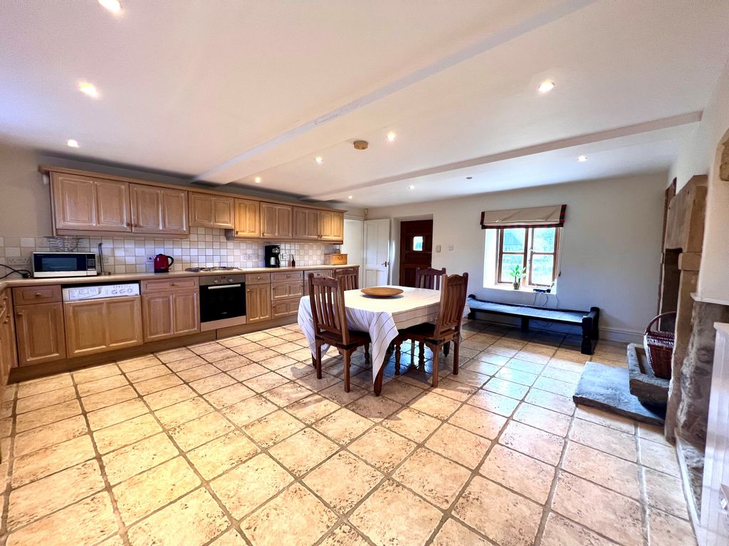 Property photo 2 of 8 Kitchen