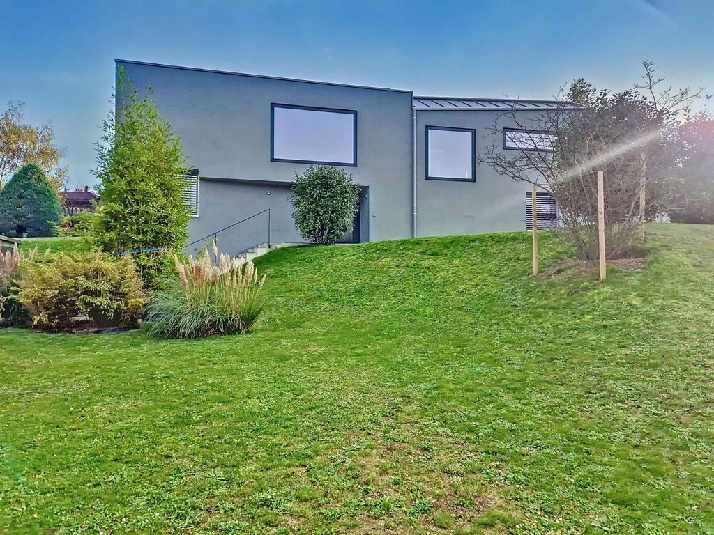Property photo 2 of 12