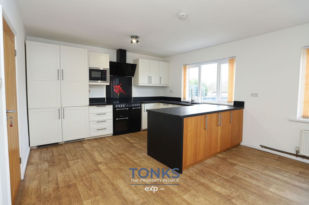 Property photo 3 of 23