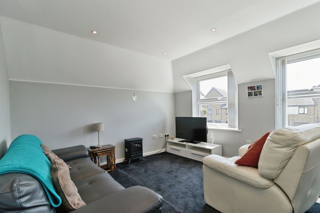 Property photo 3 of 10 Pbox-Img.Jpg