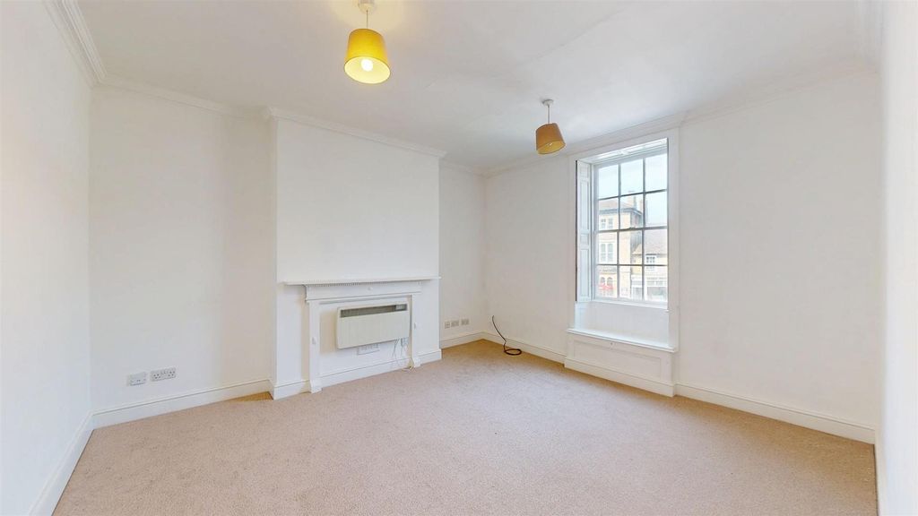 Property photo 2 of 9 Flat-3-8-Market-Place-05142025_171928.Jpg