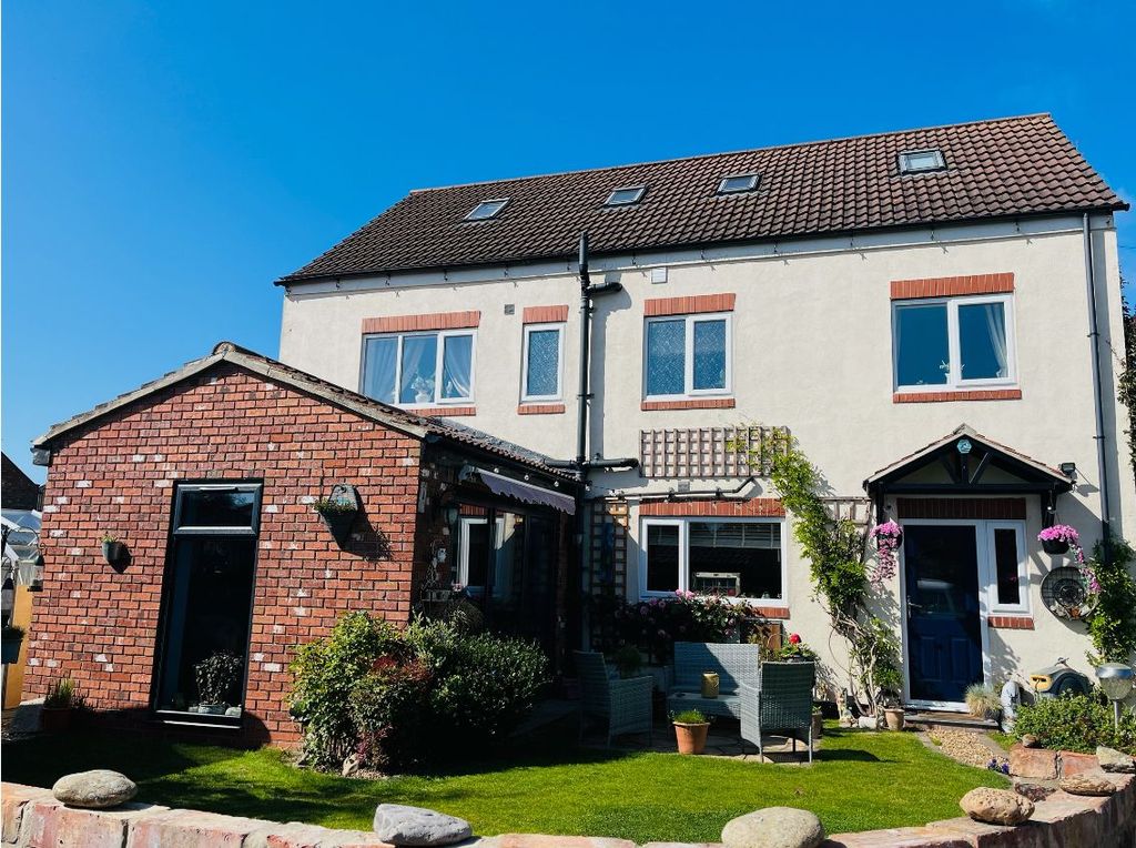 Property photo 1 of 63