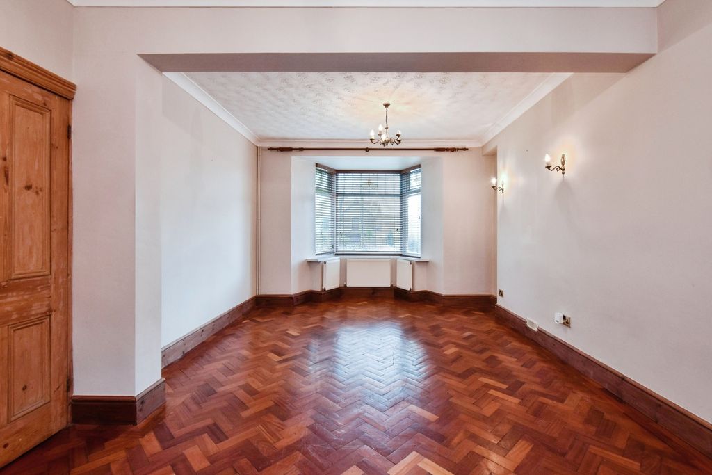 Property photo 2 of 17 Photo