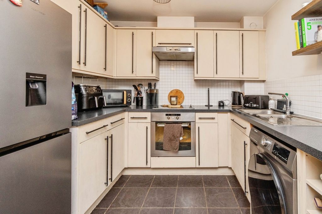 Property photo 3 of 15 Kitchen